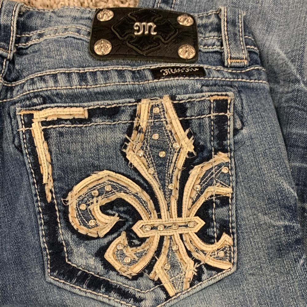 SALE❤️❤️❤️Miss Me Blue Jeans with Fleur-de-Lis Embroidery